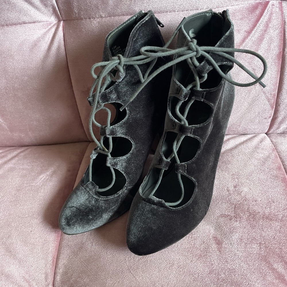 2 for 20$ Item! Velvet lace up bootie size 8